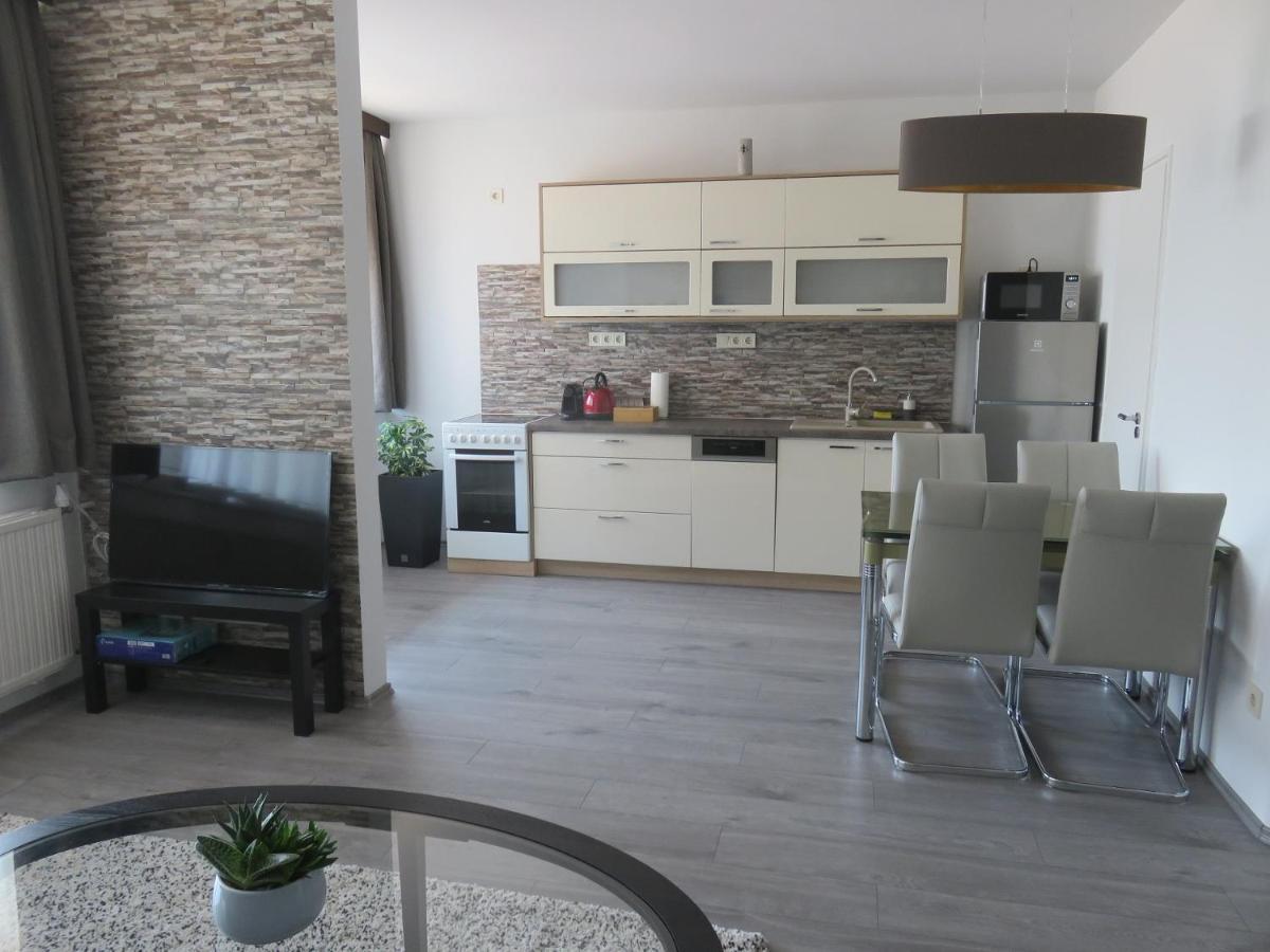 City Corner Central Mosonmagyarovar Bagian luar foto